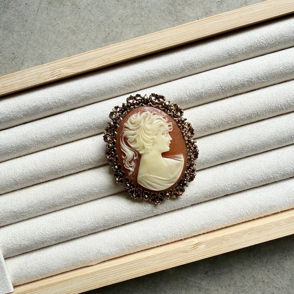 Cameo Pin